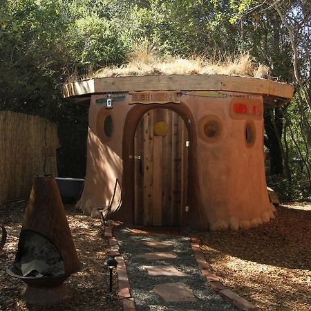 Hobbit Hut Hotel Geyserville Bilik gambar